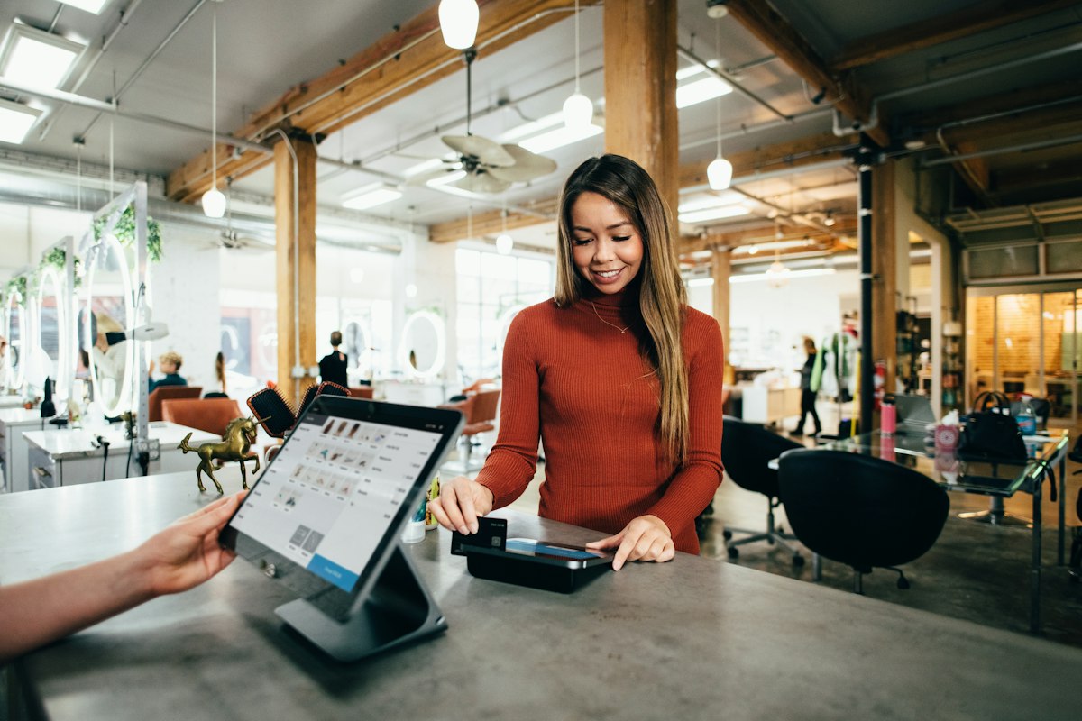 0% APR Credit Cards: How to Use an Interest-Free Window Without the Trap — illustrated guide cover